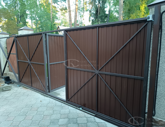 Рулонные ворота для гаража